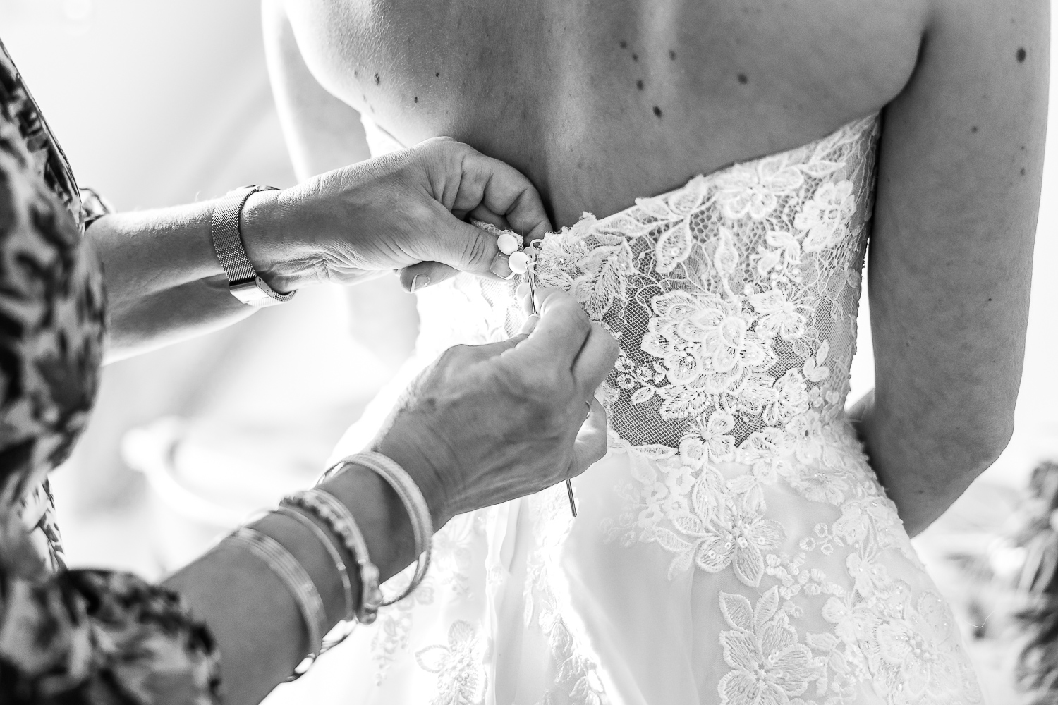 Mariage Belgique - Détail boutons robe de mariée