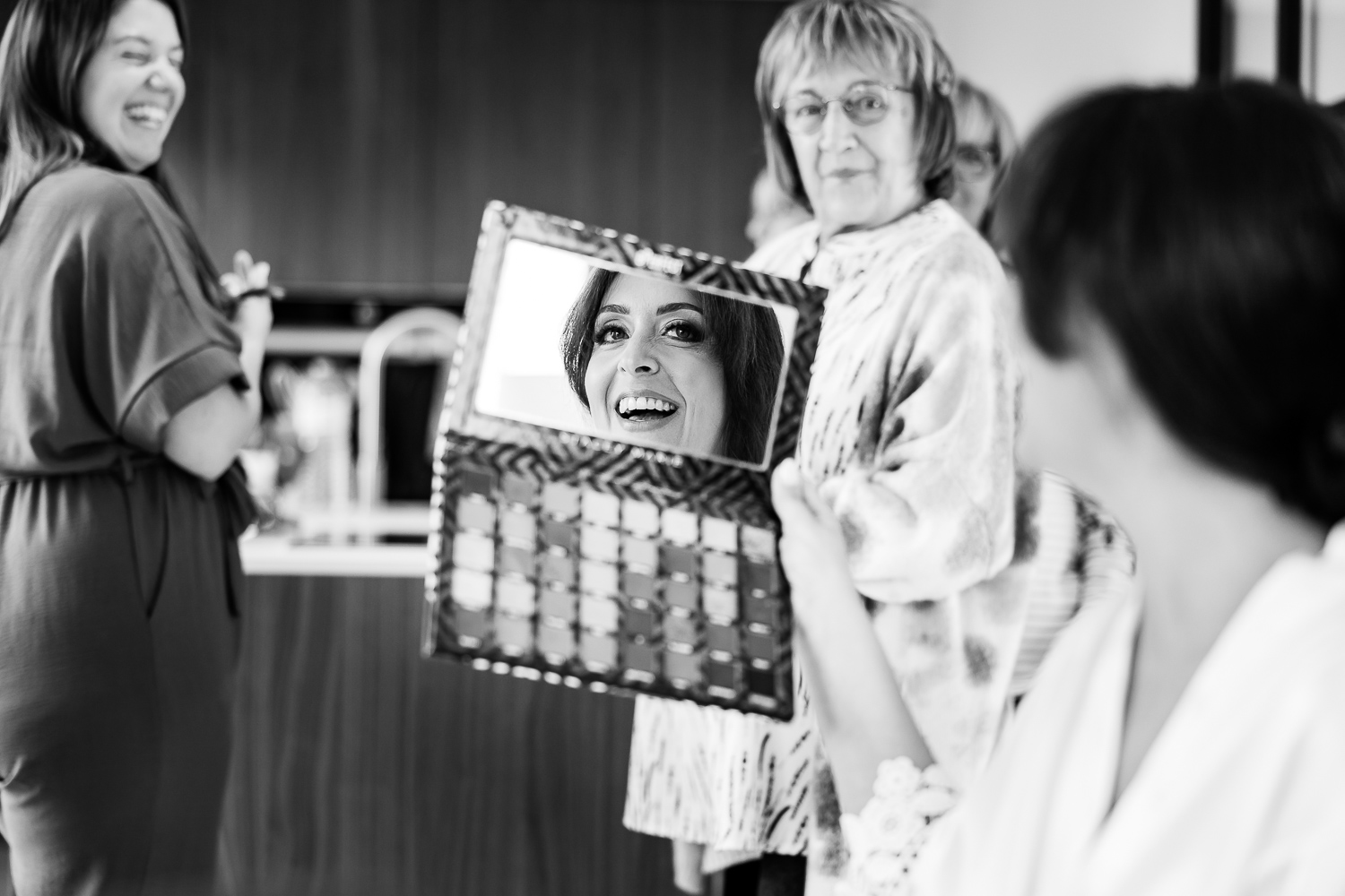 Préparatifs mariage Bruxelles, séance maquillage mariée