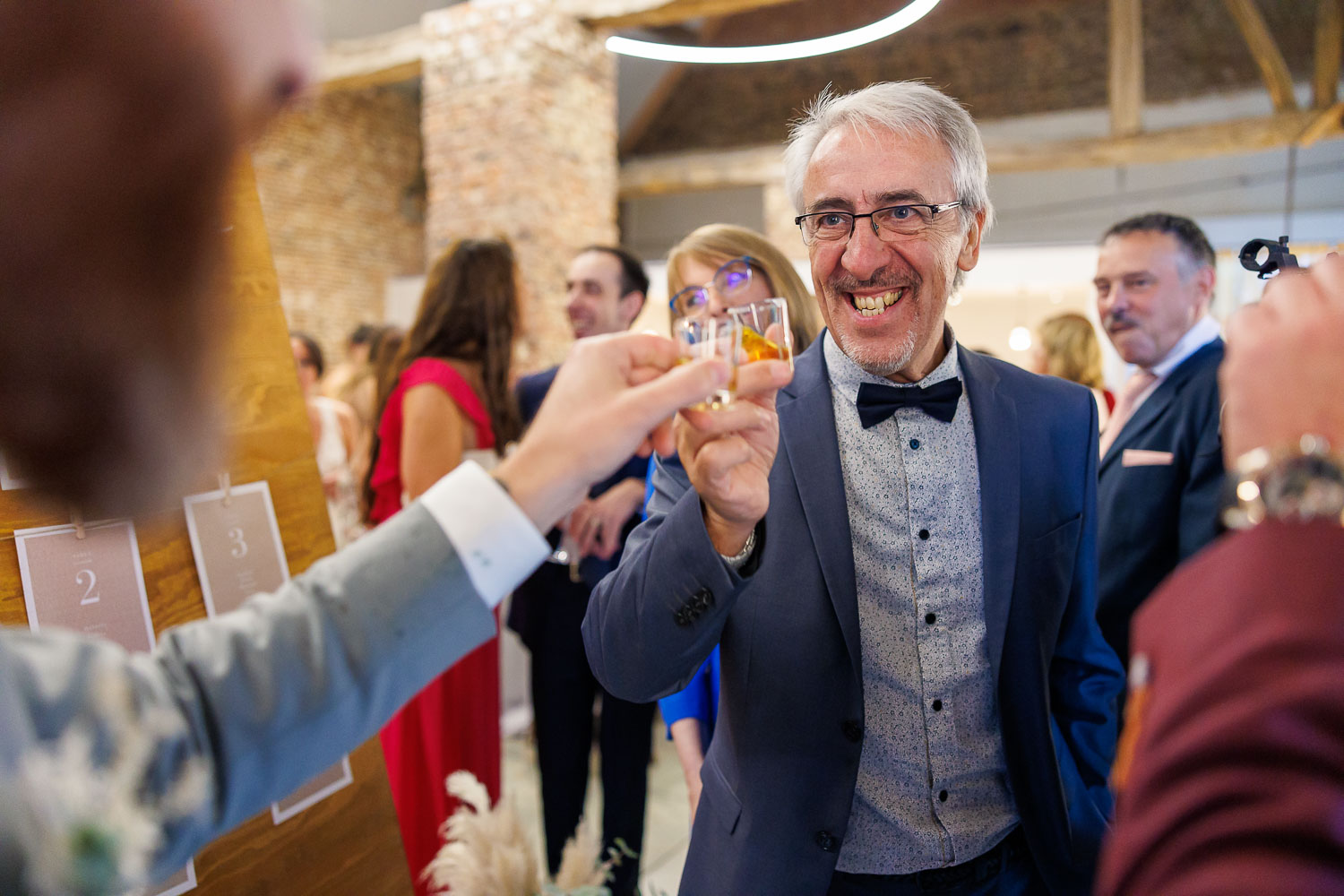 Photographe Mariage Uccle - Marié qui trinque
