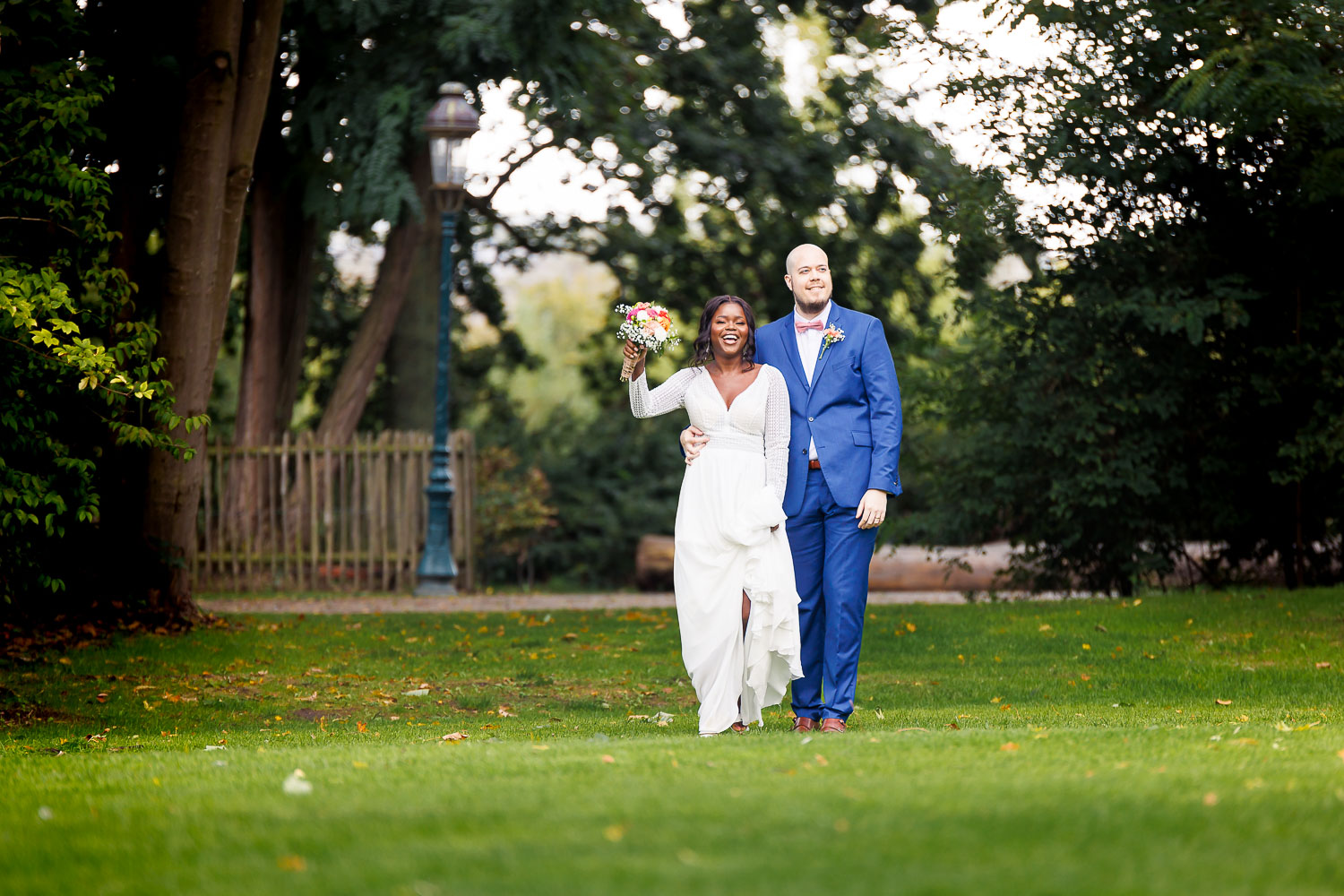 photographe mariage Uccle - Séance couple dans un parc